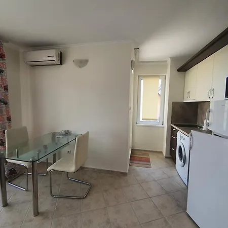 Апартаменти Азалия Apartment *